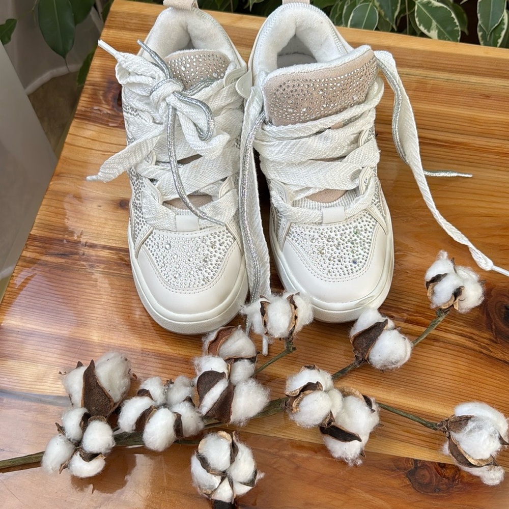 Steve Madden White Sneakers Classic Design